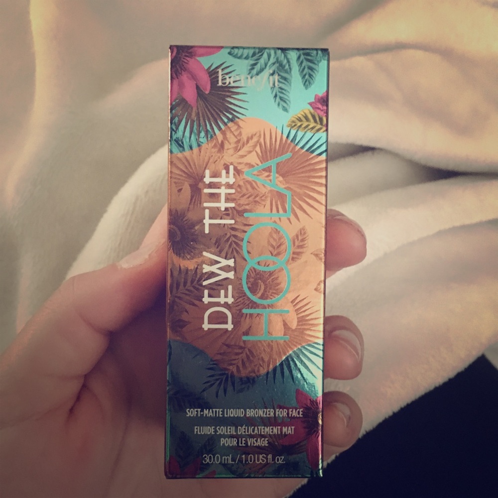 BENEFIT DEW THE HOOLA BRONZER ♡