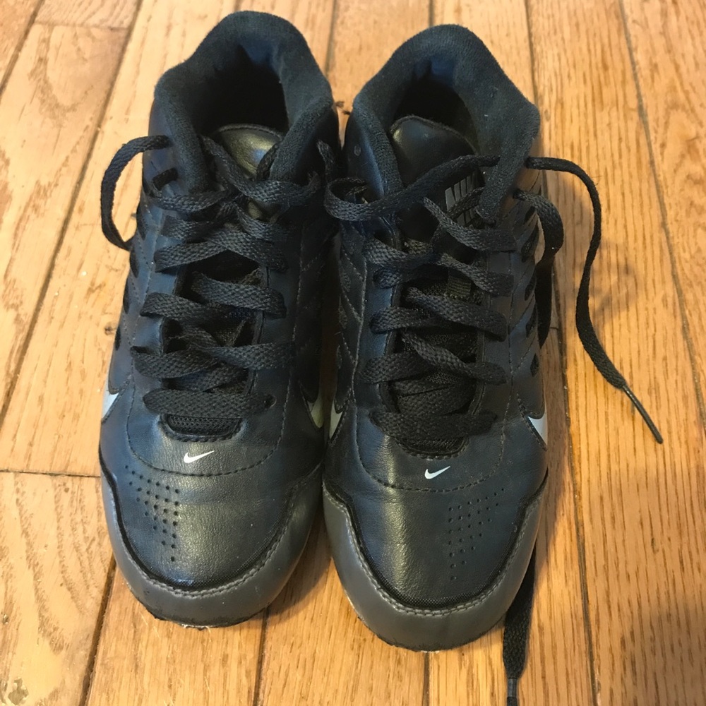 Nike Boys size 2 cleats