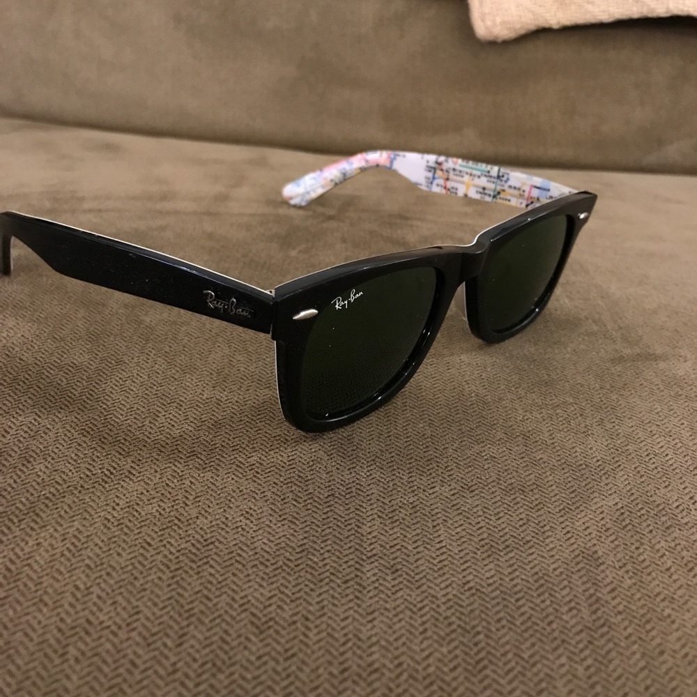 Wayfarer sunglasses