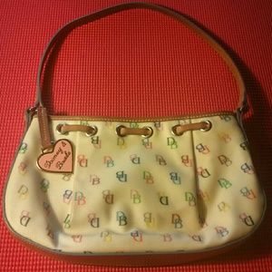 This is a dooney & bourke mini bag👛👛👜👜