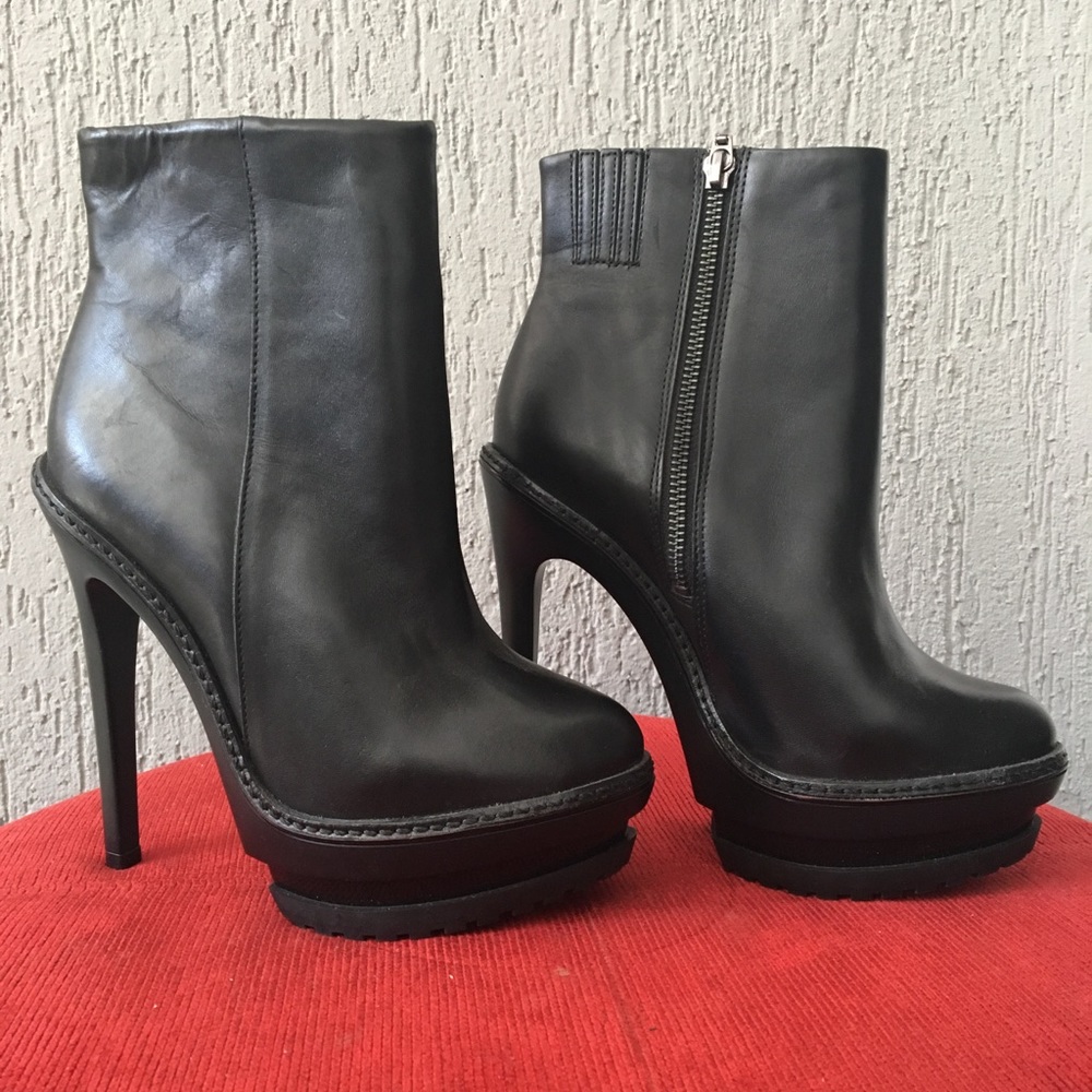 Herve Leger Olga Boots