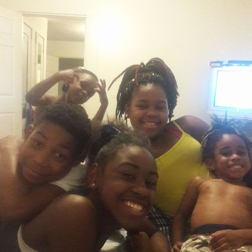 Meet your Posher, Niqniq