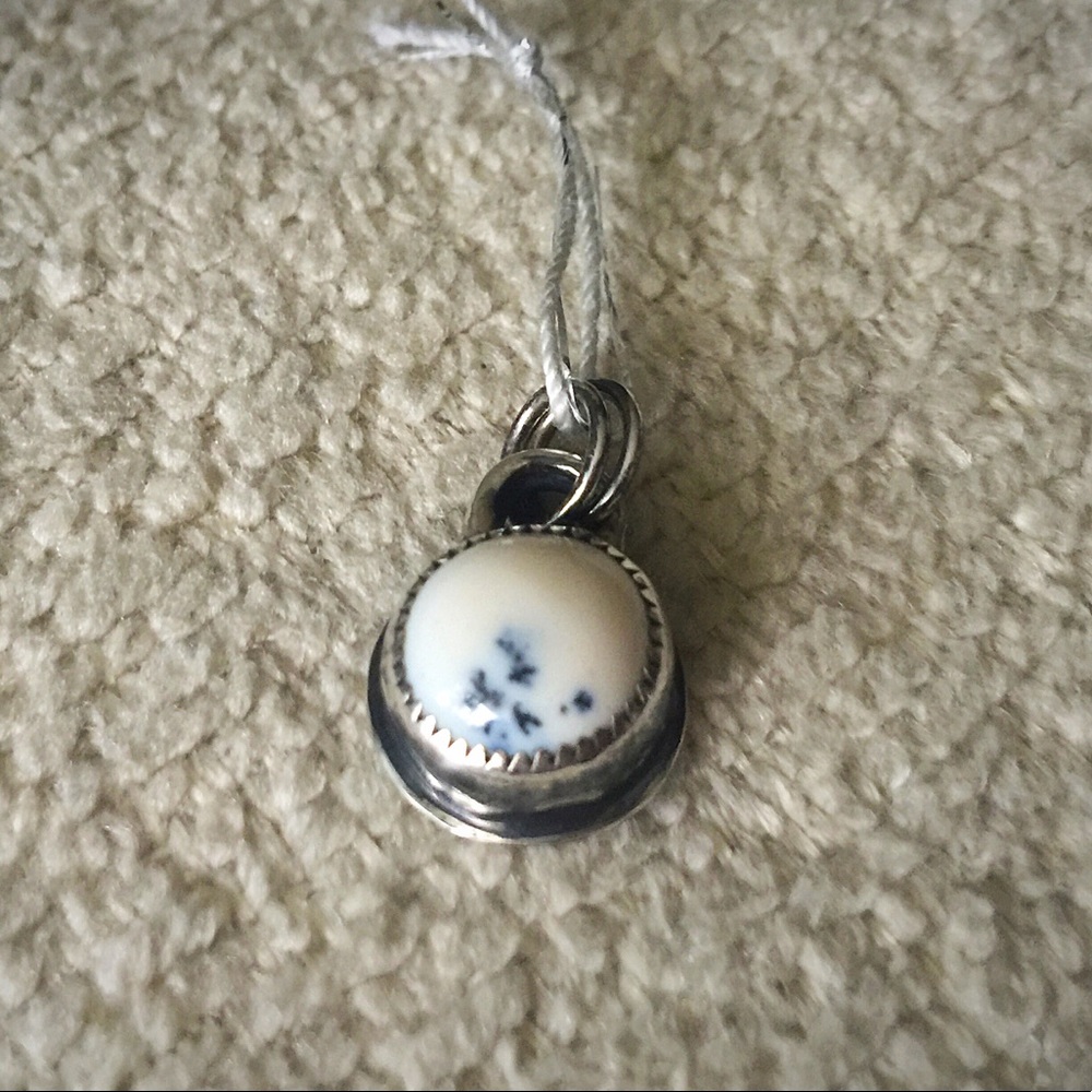 sᴛᴇʀʟɪɴɢ sɪʟᴠᴇʀ ᴅᴇɴᴅʀɪᴛᴇ ᴘᴇɴᴅᴀɴᴛ