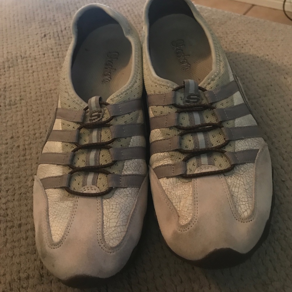 Skechers tan leather slip on tennis shoes size 9