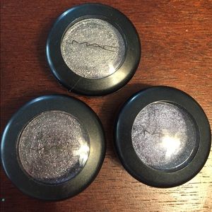 4 MAC eyeshadows
