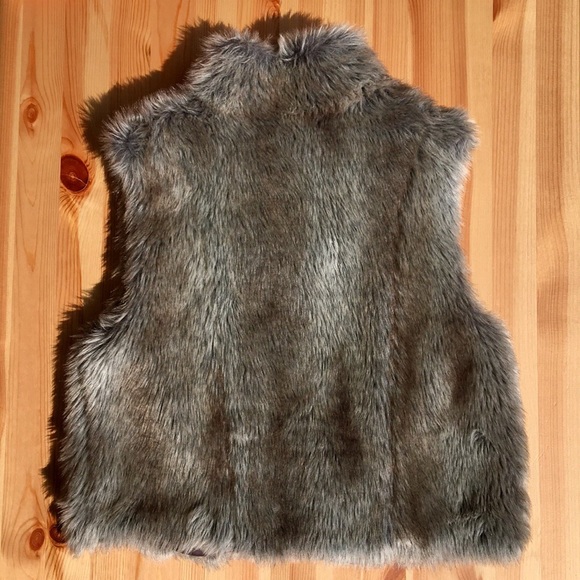 Elle Faux Fur Vest - Picture 2 of 8