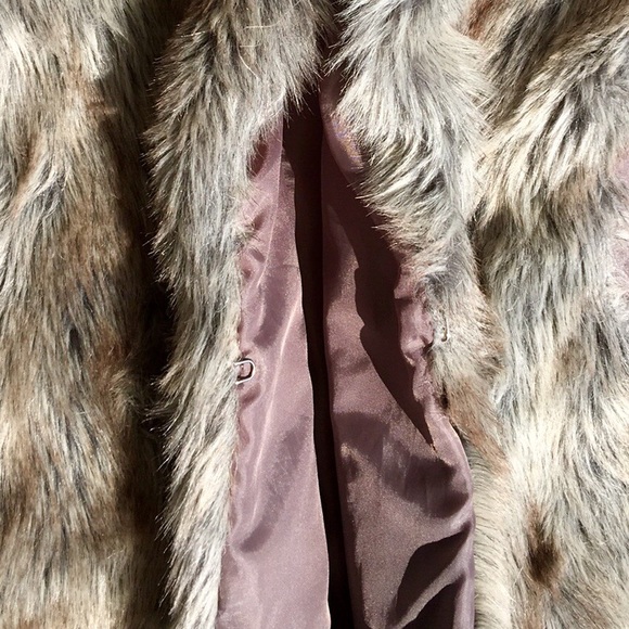 Elle Faux Fur Vest - Picture 3 of 8