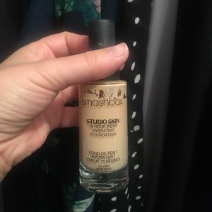 Smash box studio skin foundation