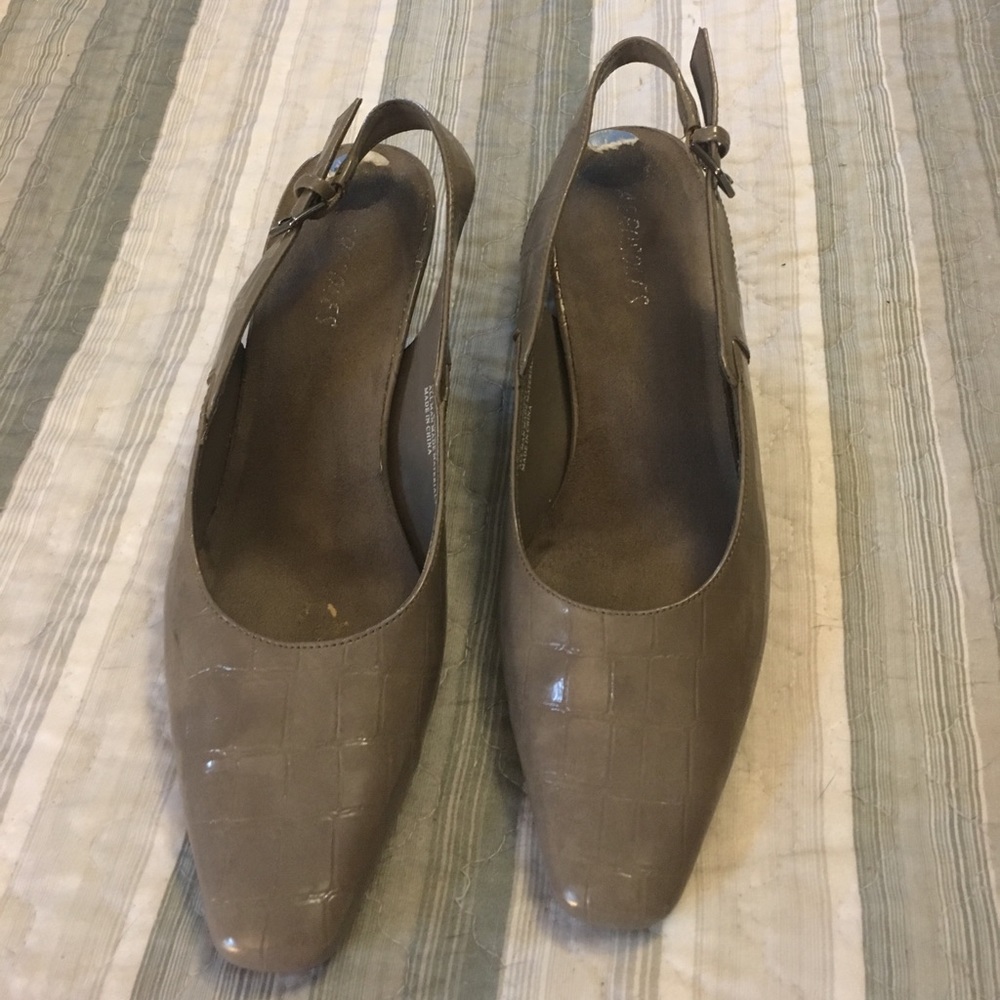 Dress shoes