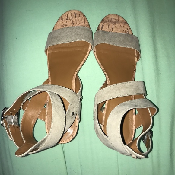 Indigo Rd. Elea Block Cork Heel Sandals - Picture 6 of 8