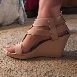 Nude/Light Pink Wedges