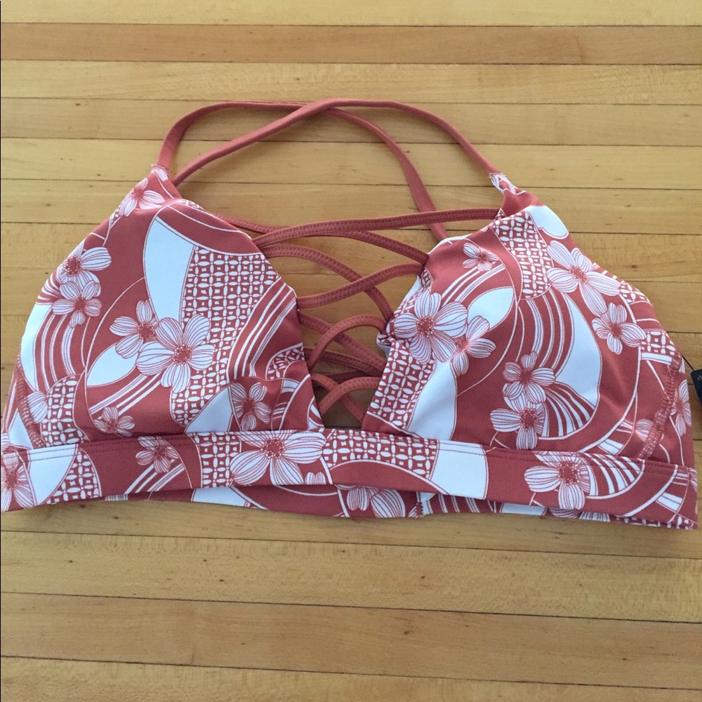 VS Strappy Sports Bra