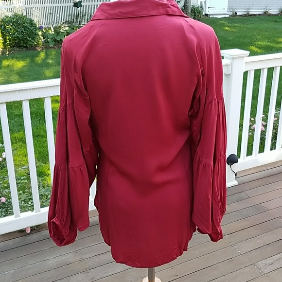 $6⭐️ Poet Puff Sleeve Cranberry Blouse - Picture 4 of 6