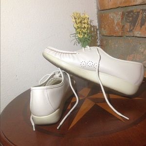 SAS Siesta Bone 8M Leather Moccasin Comfort Work