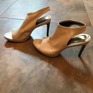 Via Spiga size 8 Cream Heels