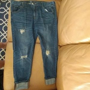 Distressed boyfriend jean
