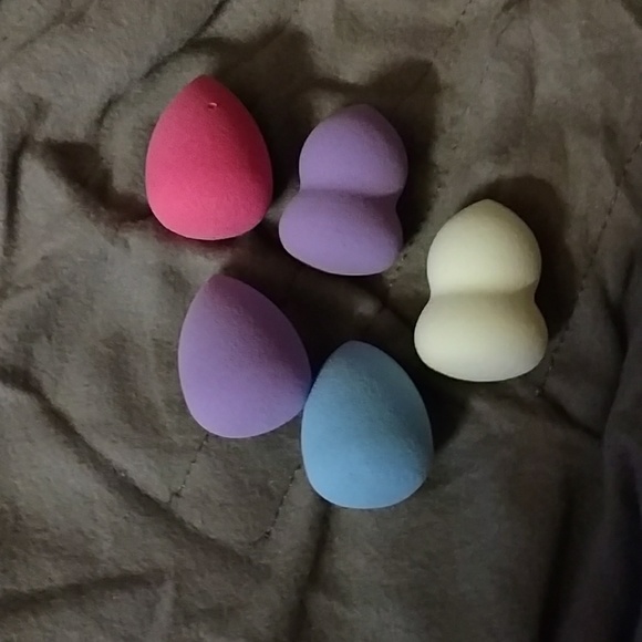 Gifted - 🍎3 For $15🍎 😍SALE😍5 Pc. Pro. Makeup Blender - Picture 2 of 2