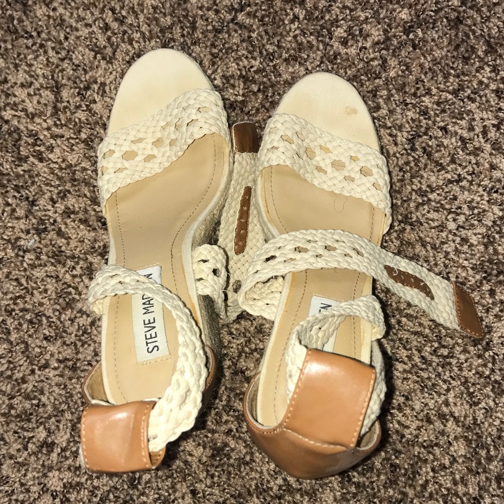 Steve Madden summer heels! Straw outlining.