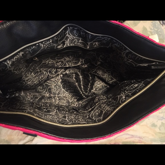 Betsey Johnson - Picture 4 of 5