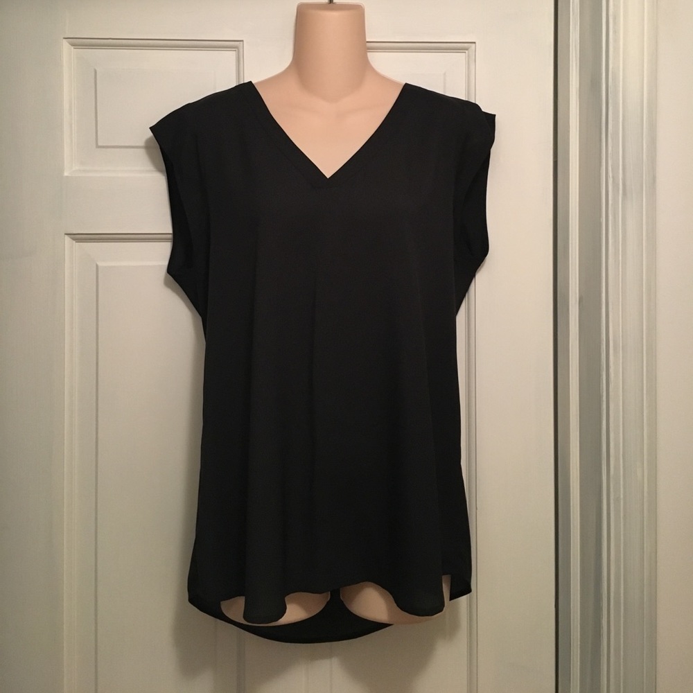 New with Tags! Daniel Rainn Black Flowy Top