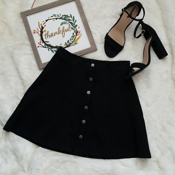 La Hearts Dresses & Skirts - 🐪 FLASH SALE! Black Skater Skirt