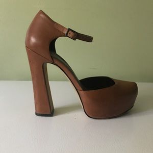 Vince Camuto Platform