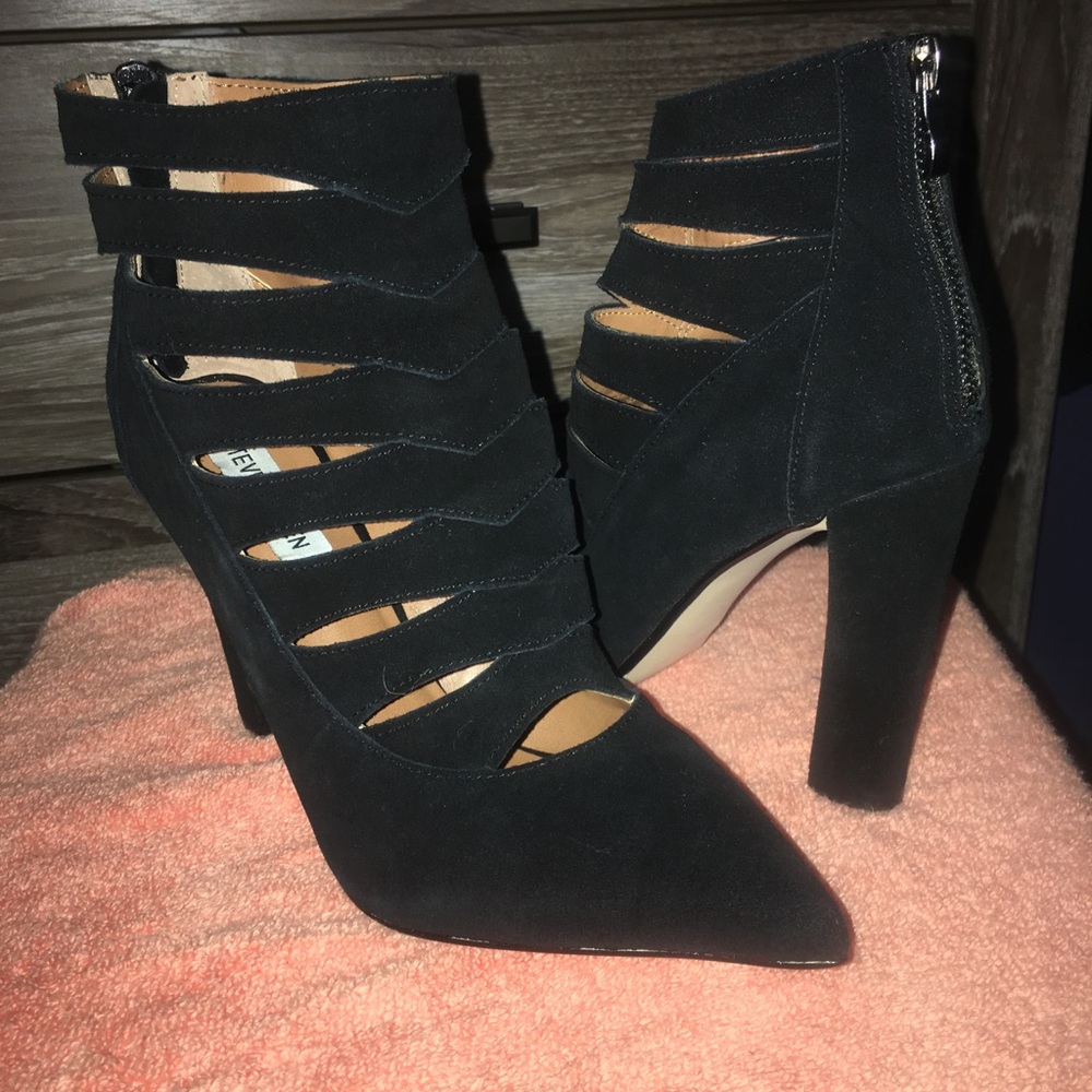 Steve Madden Pointed Toe Suede Black Bootie