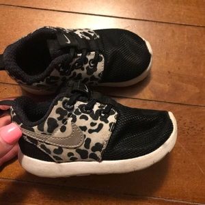 Toddler girls Nike Roshe Runs