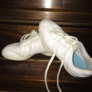 Smart fit cheer shoes