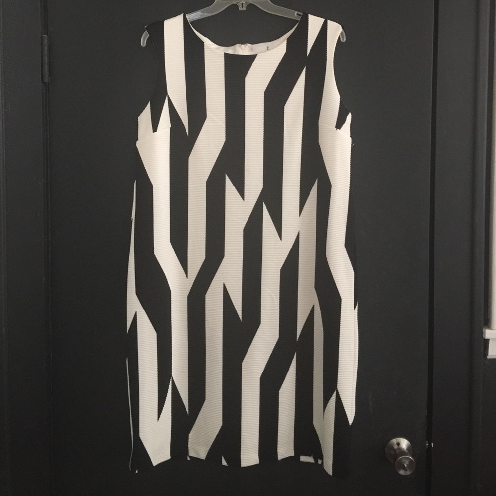 Graphic Sleeveless Dress