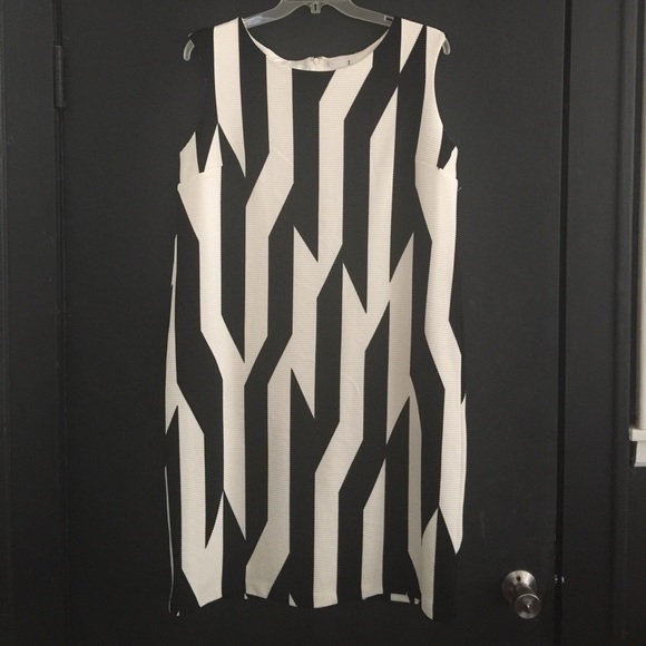 Graphic Sleeveless Dress - Picture 1 of 3