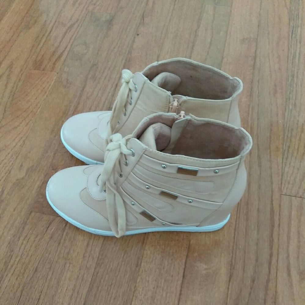 Ladies wedge gym shoe size 8w