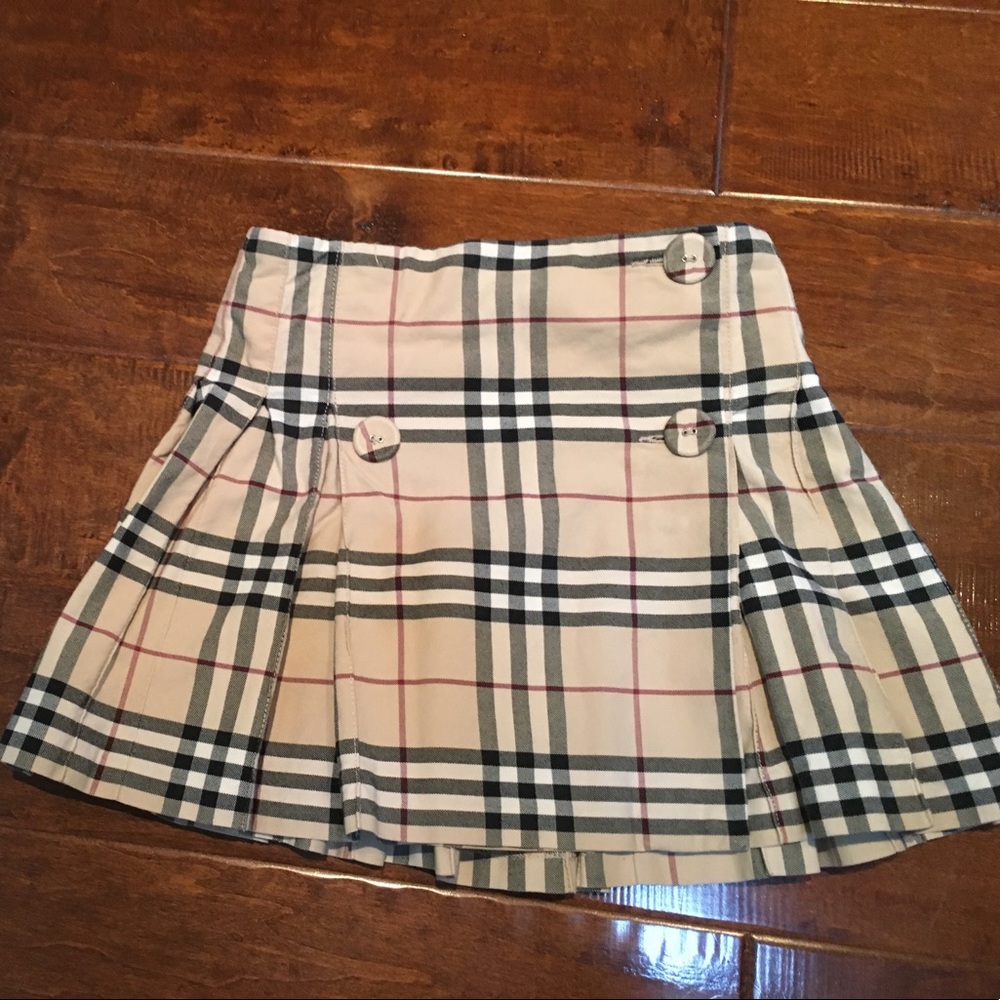 Skirt . Burberry