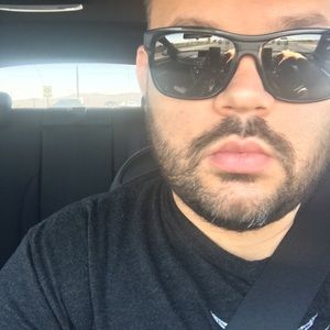 Meet your Posher, Carlos