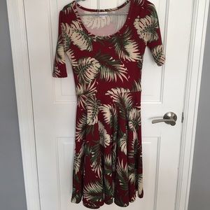 NWOT LULAROE Nicole-- perfect for the holidays!