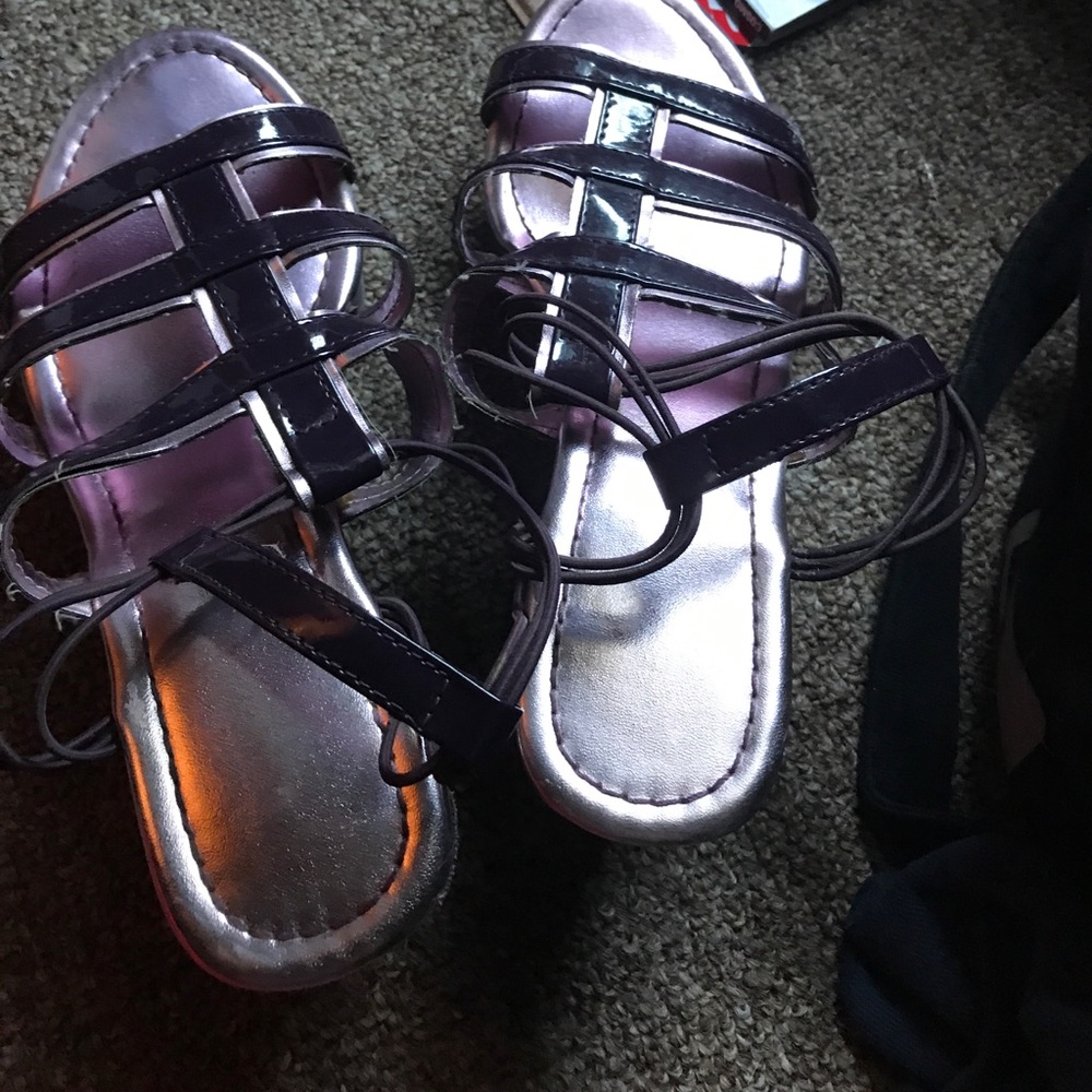 Light wait sandals.