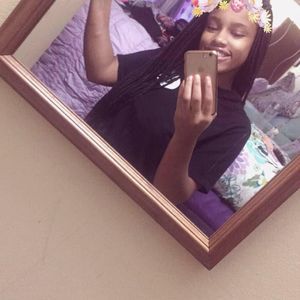 Meet your Posher, Kayla