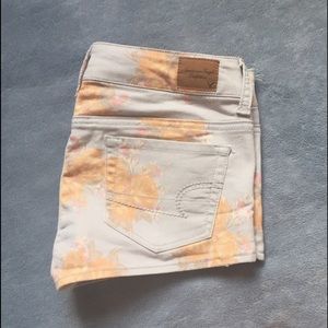 American Eagle Floral Low rise Shorts Sz 4