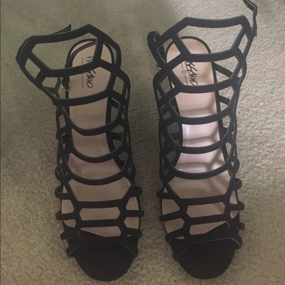 Strappy Heels with Toe cut out - Picture 1 of 4