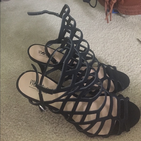 Strappy Heels with Toe cut out - Picture 3 of 4