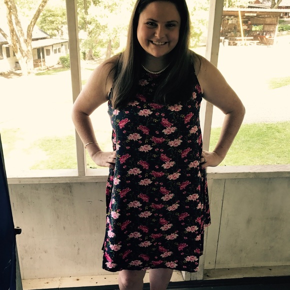 Meet your Posher, Madison - Picture 3 of 4