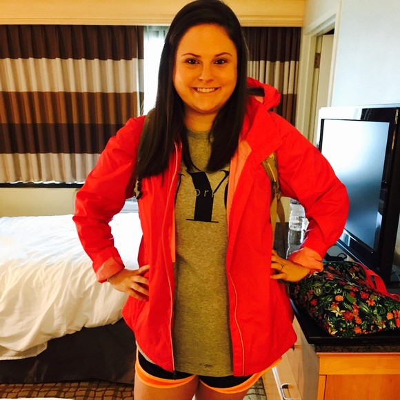 Meet your Posher, Madison - Picture 4 of 4