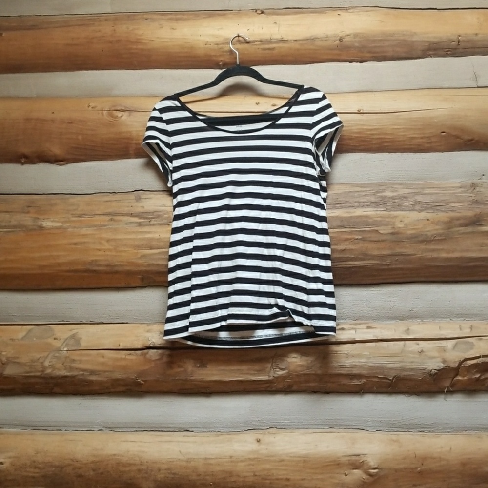 H&M tee shirt black and white stripe