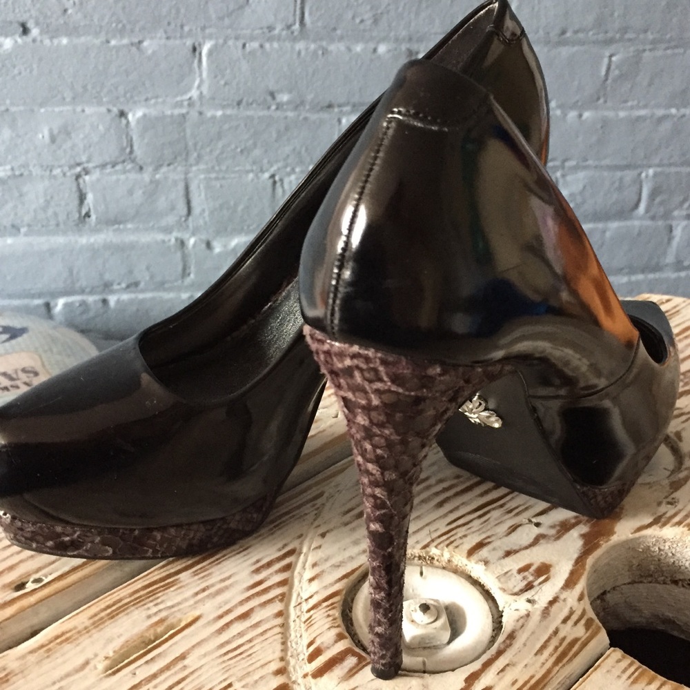 Simply Vera Black Patent Platform Pumps. Hot!
