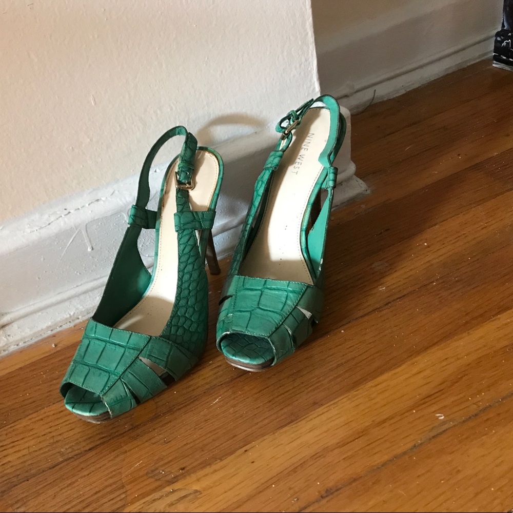 Nine West Green Croc Slingbacks, Size 9