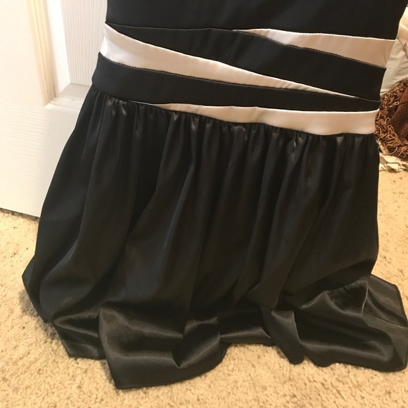 Dress - Picture 3 of 4