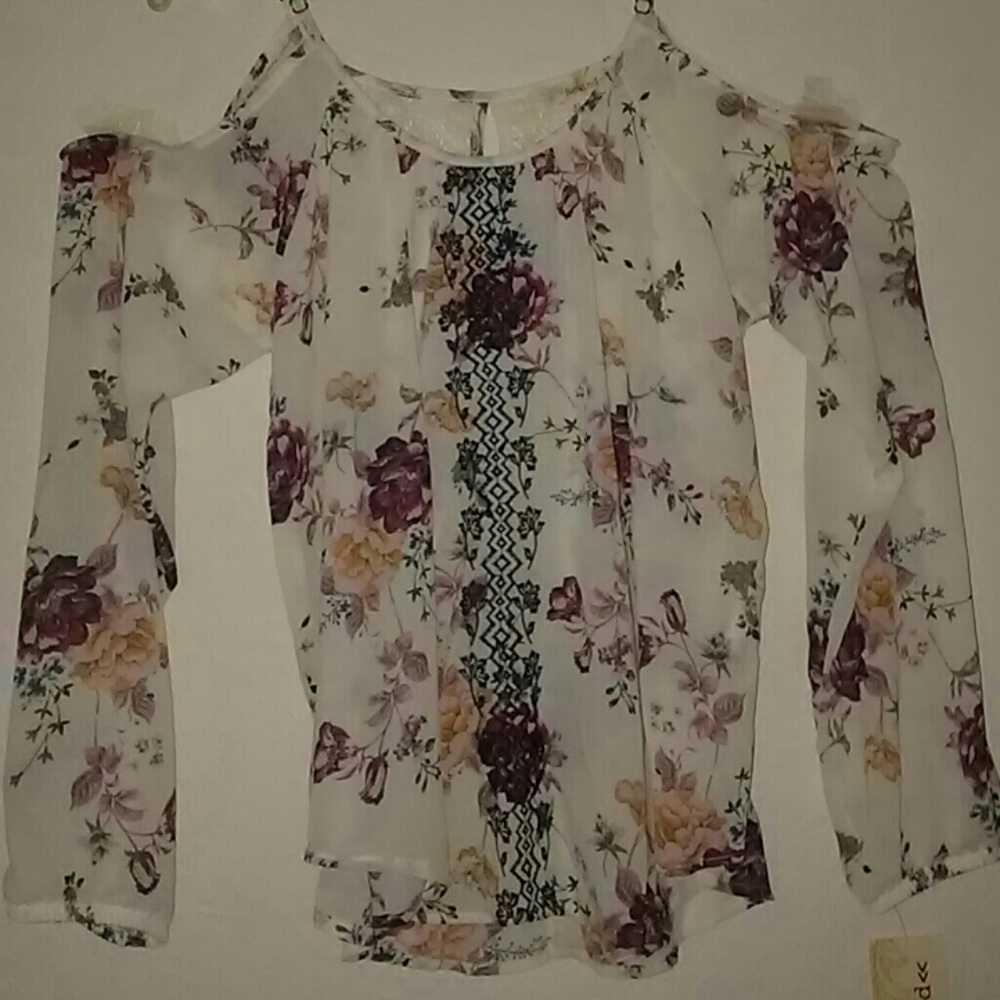 🚫Sold🚫🌸 Floral Cold Shoulder Blouse 🌸