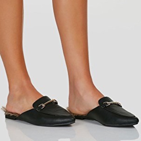 🆕 ONE LEFT! 8.5 Fur Black Mules Slip On Slides - Picture 2 of 4