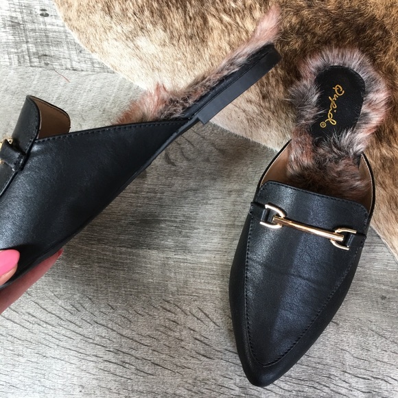 🆕 ONE LEFT! 8.5 Fur Black Mules Slip On Slides - Picture 4 of 4