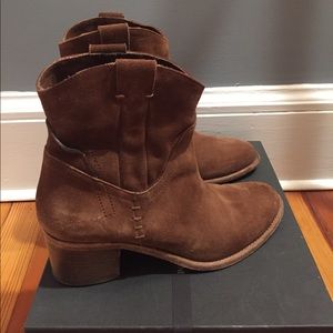 Alberto Fermani suede boots